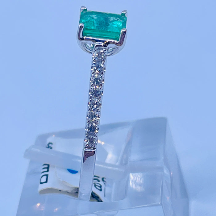 18kt White Gold Columbian Emerald and 16 Diamond Ring