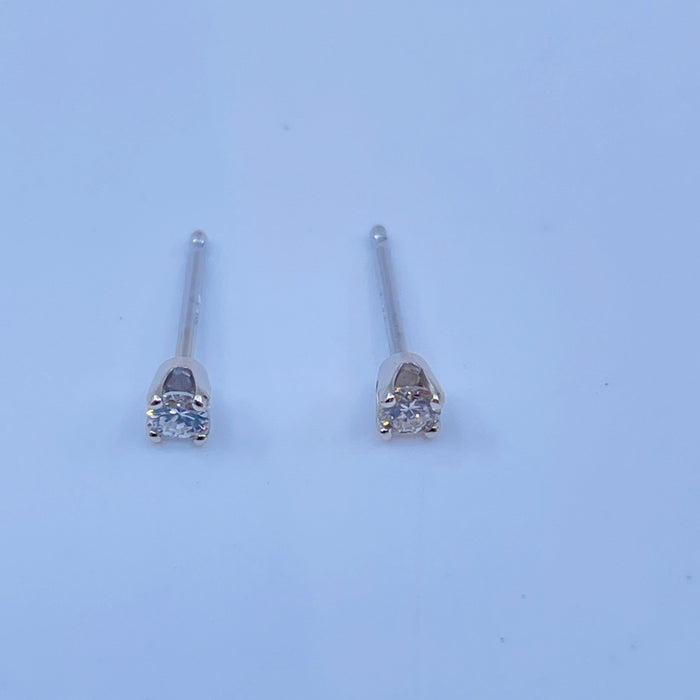 14kt White Gold .14ct Diamond stud earrings