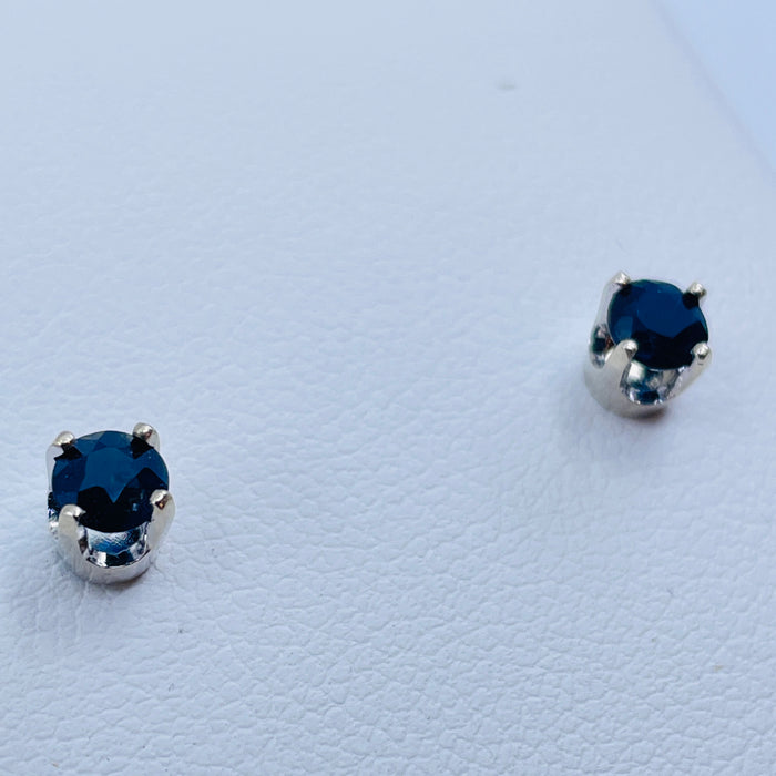 14kt White Gold 4mm blue sapphire stud earrings