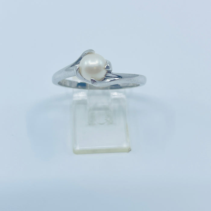 10kt White Gold 5mm Pearl ring