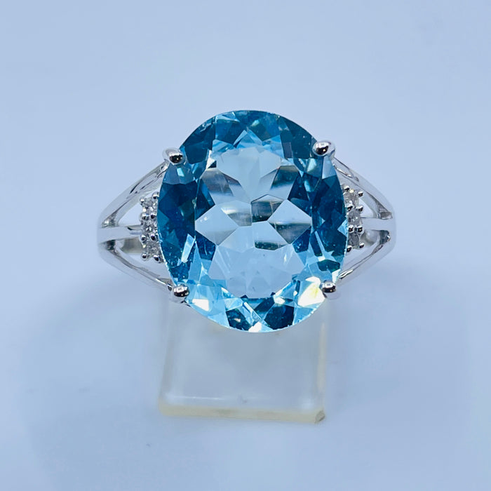 14kt White Gold oval Blue Topaz diamond Ring