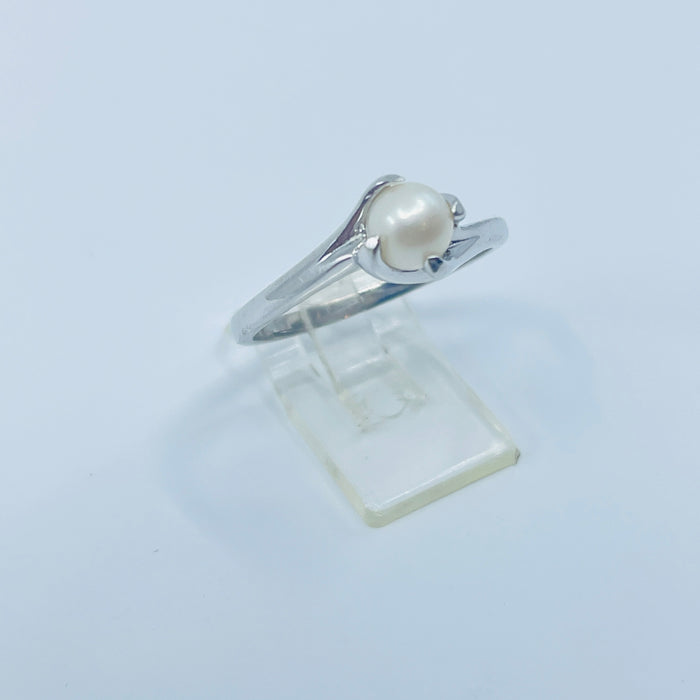 10kt White Gold 5mm Pearl ring